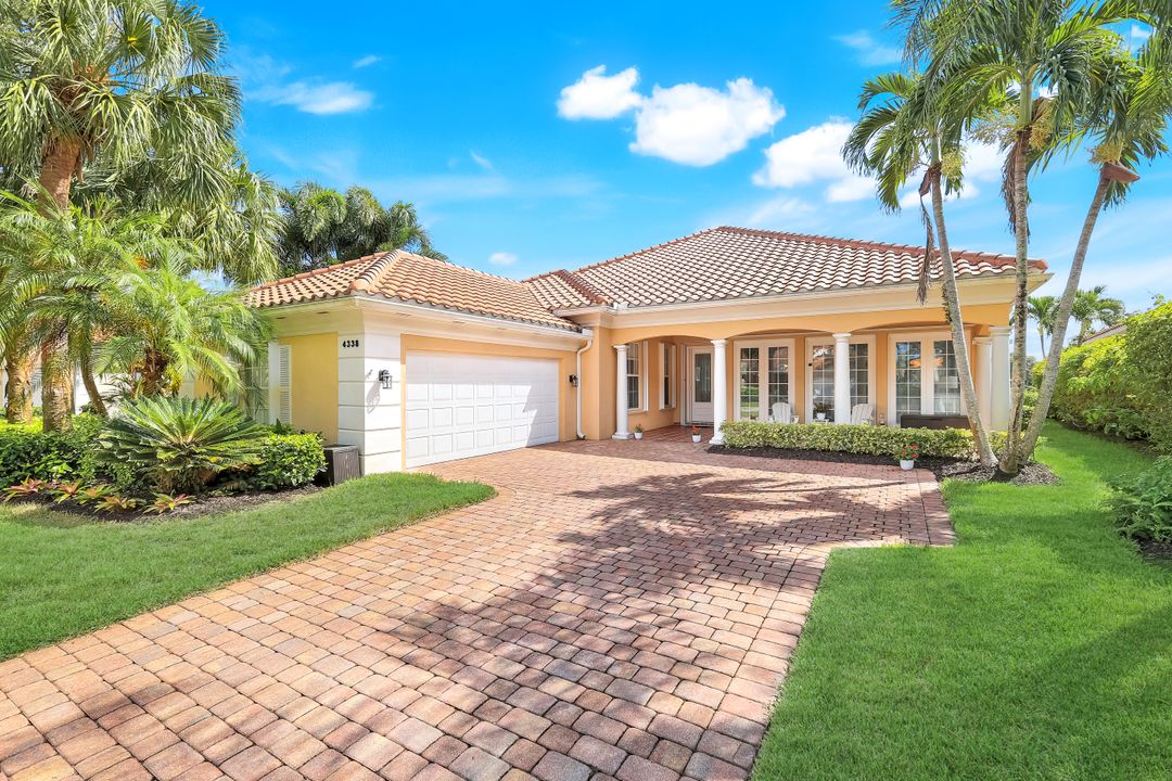 4338 Queen Elizabeth Way, Naples, FL 34119
