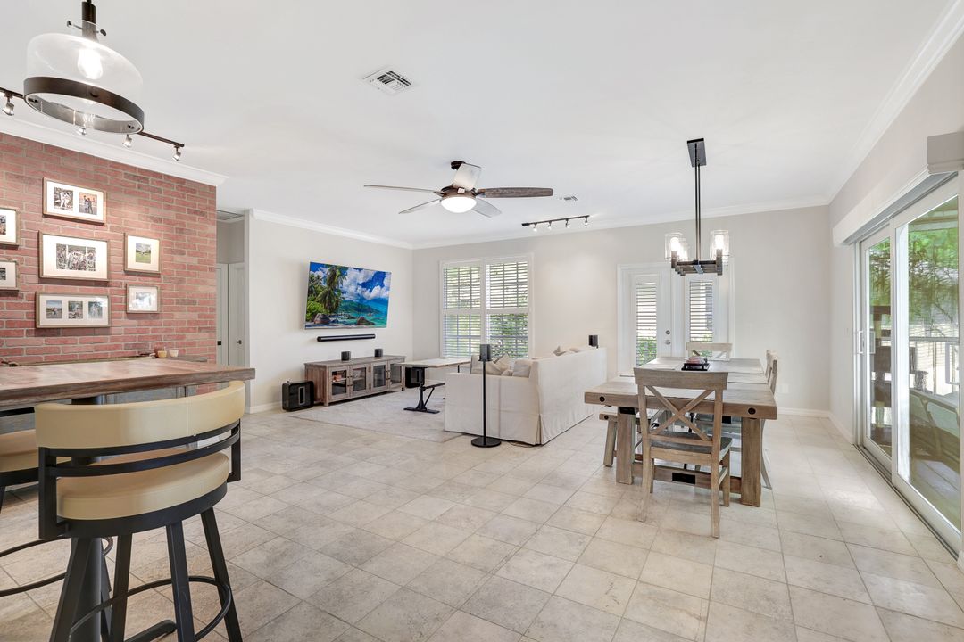 3625 Cottage Club Ln, Naples, FL 34105