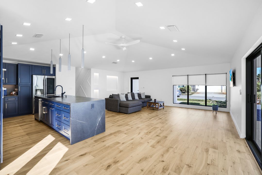 10771 6th St N, Naples, FL 34108