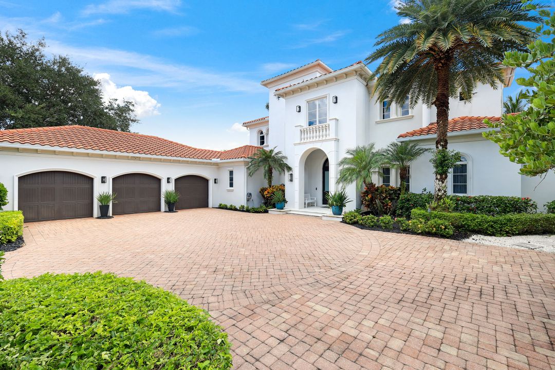 2558 Escada Ct, Naples, FL 34109