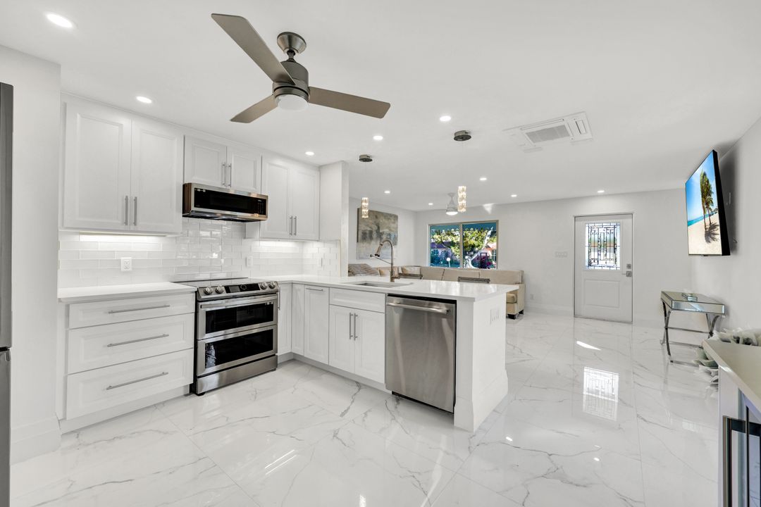 20 Kings Rd, Naples, FL 34112