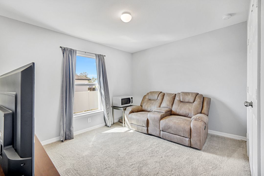 1119 NE 39th St, Cape Coral, FL 33909