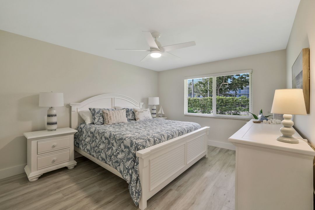 354 Harbour Dr, Naples, FL 34103
