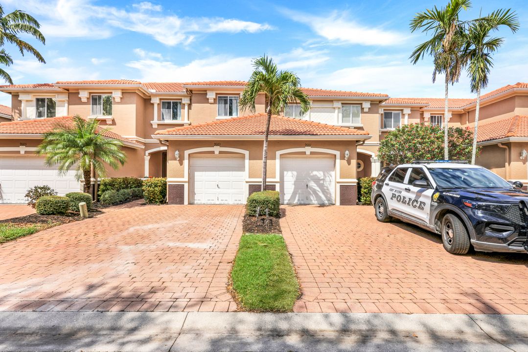 9683 Roundstone Cir, Fort Myers, FL 33967