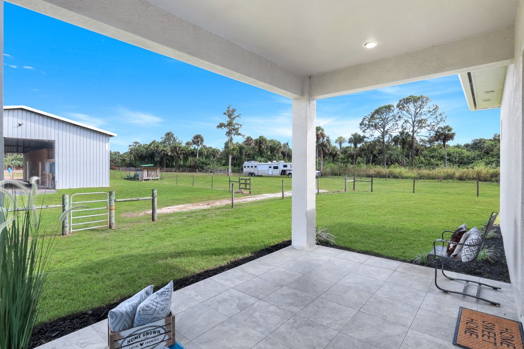 1960 Moulder Dr, Naples, FL 34120