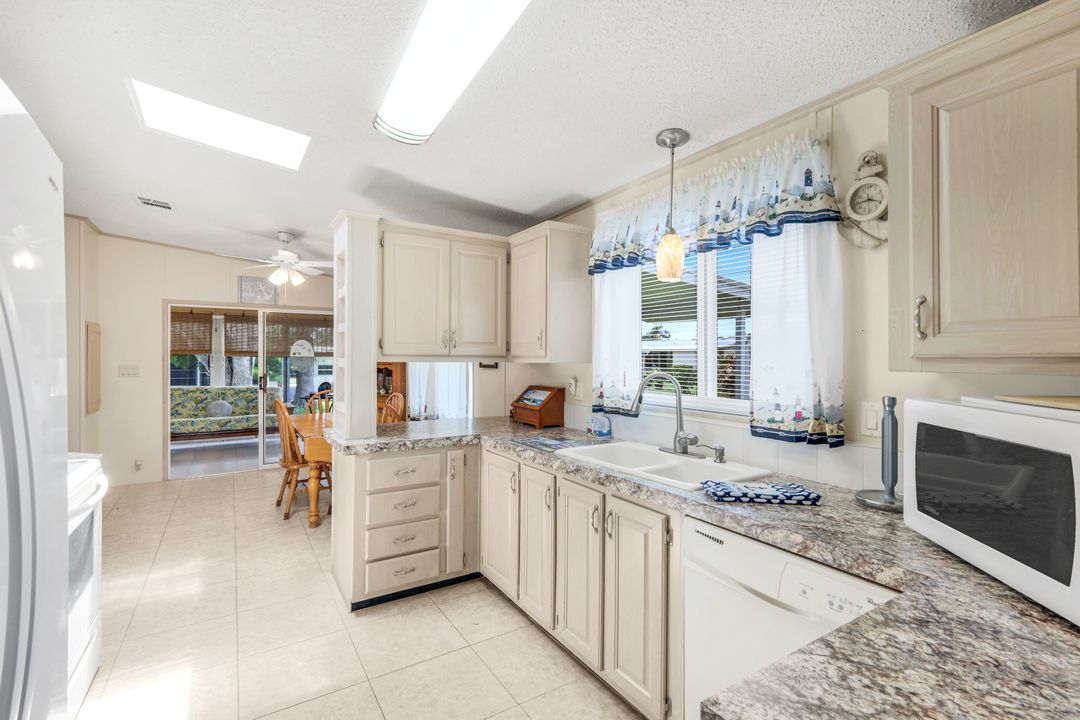 39 Umber Ct, Fort Myers, FL 33908