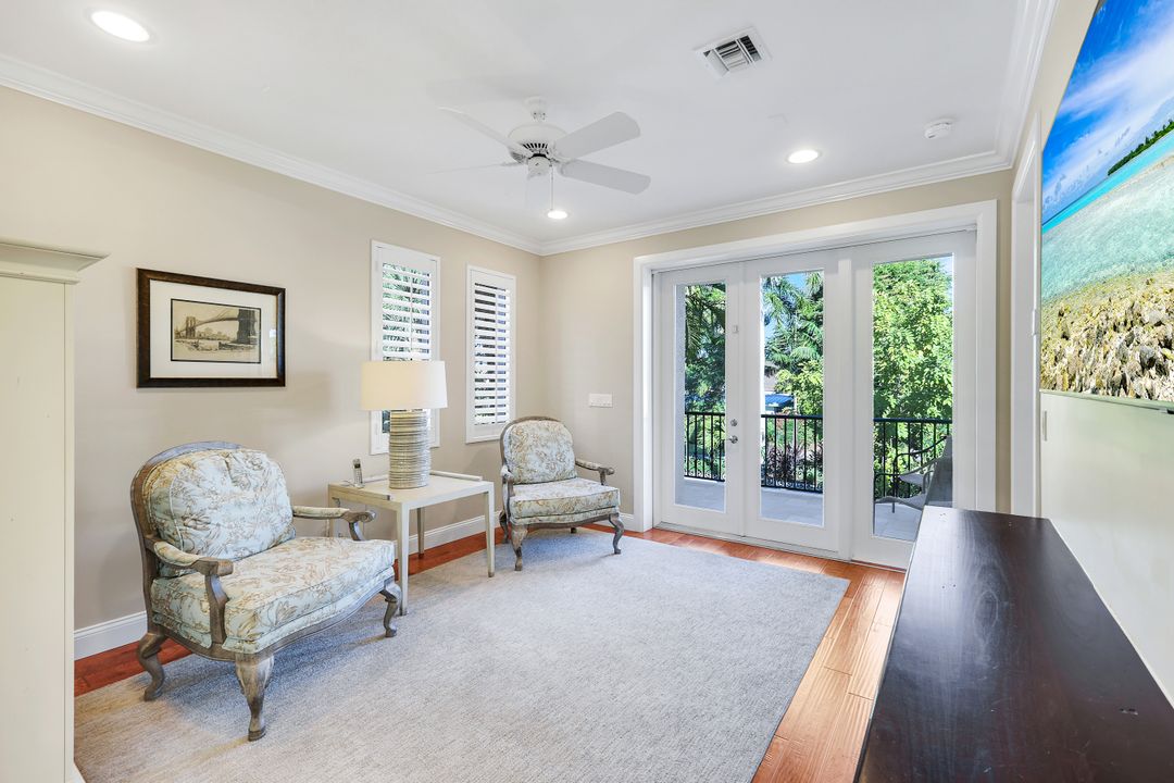 210 Central Ave, Naples, FL 34102