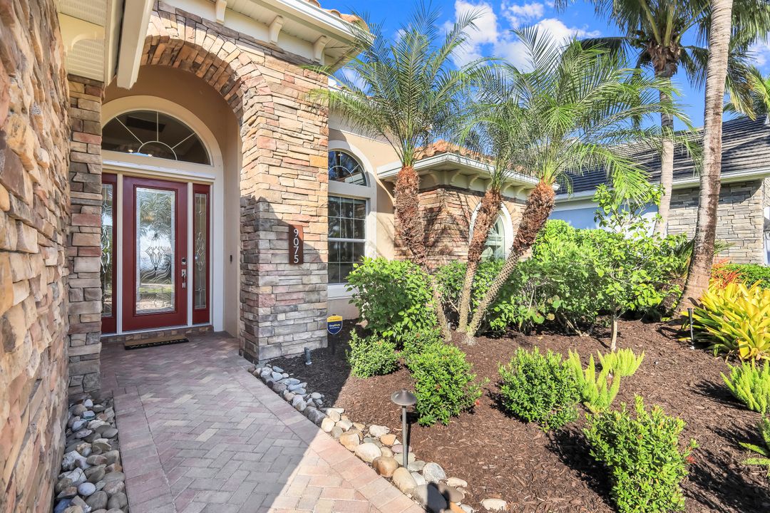 9075 Breakwater Dr, Naples, FL 34120