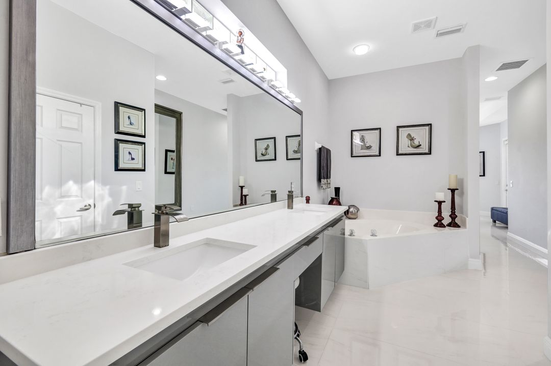 3384 Sandpiper Way, Naples, FL 34109