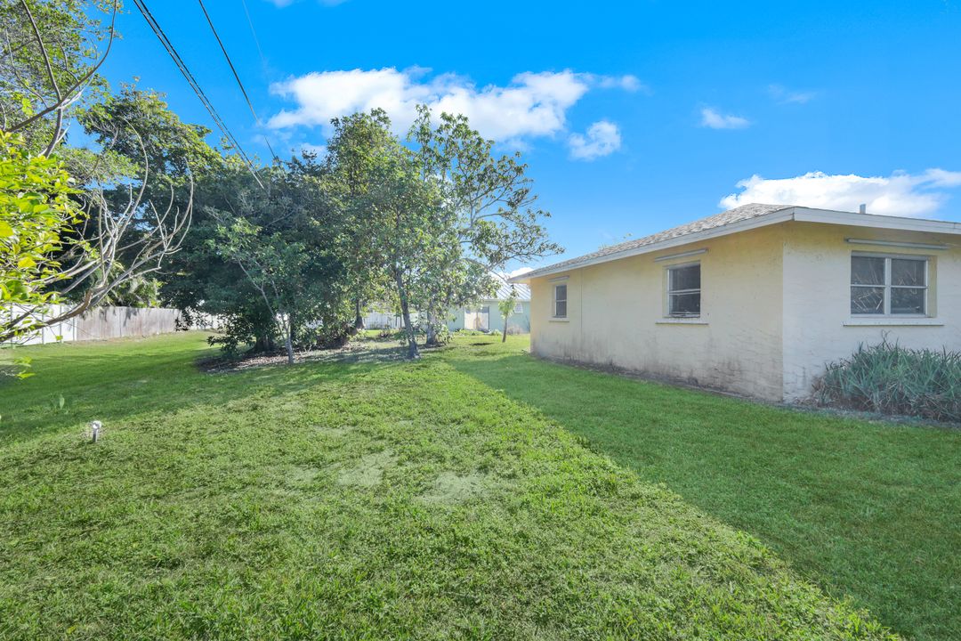 761 91st Ave N, Naples, FL 34108