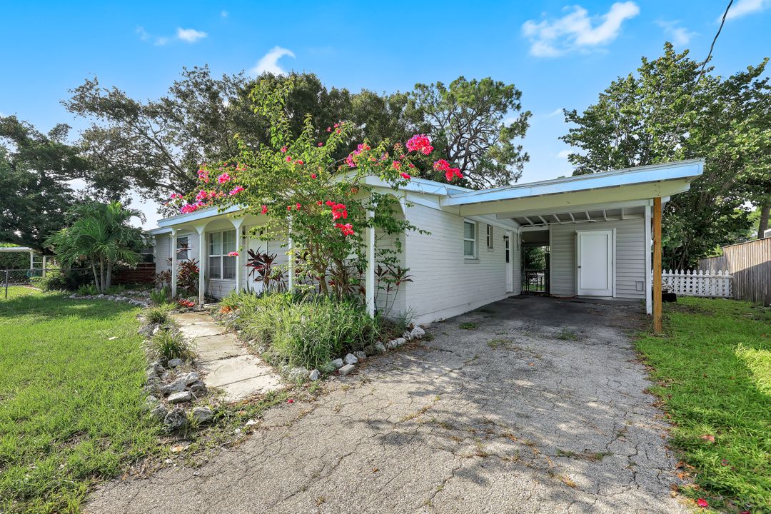 2140 Harbor Ln, Naples, FL 34104