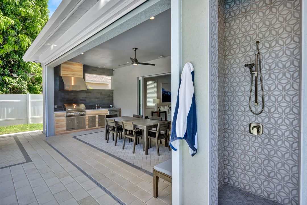 553 106th Ave N, Naples, FL 34108