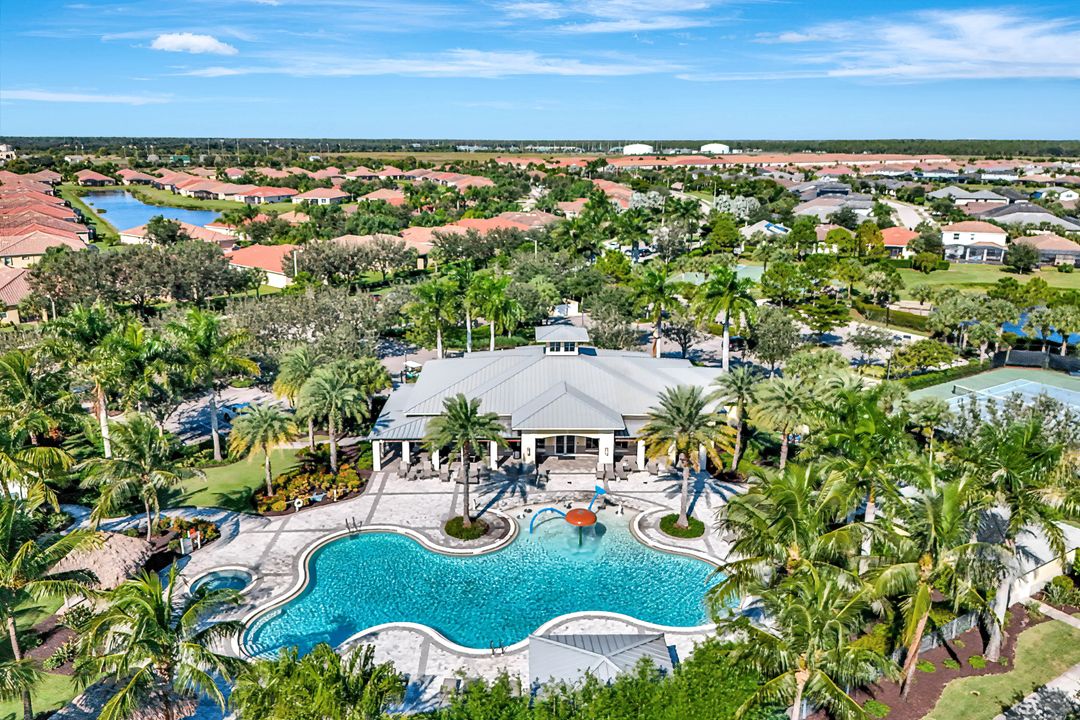 2074 Tamarron Ln, Naples, FL 34120