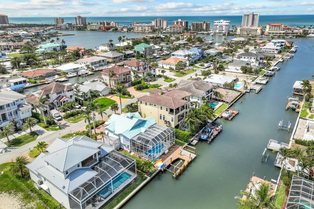 437 Tradewinds Ave, Naples, FL 34108