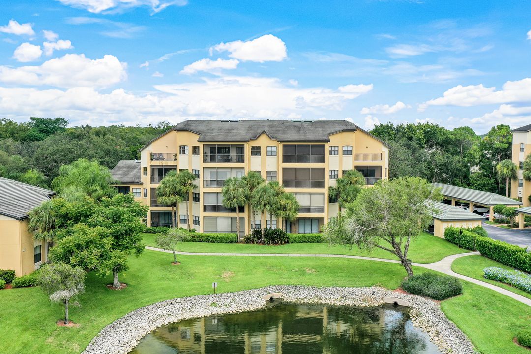 195 Vintage Cir #403, Naples, FL 34119