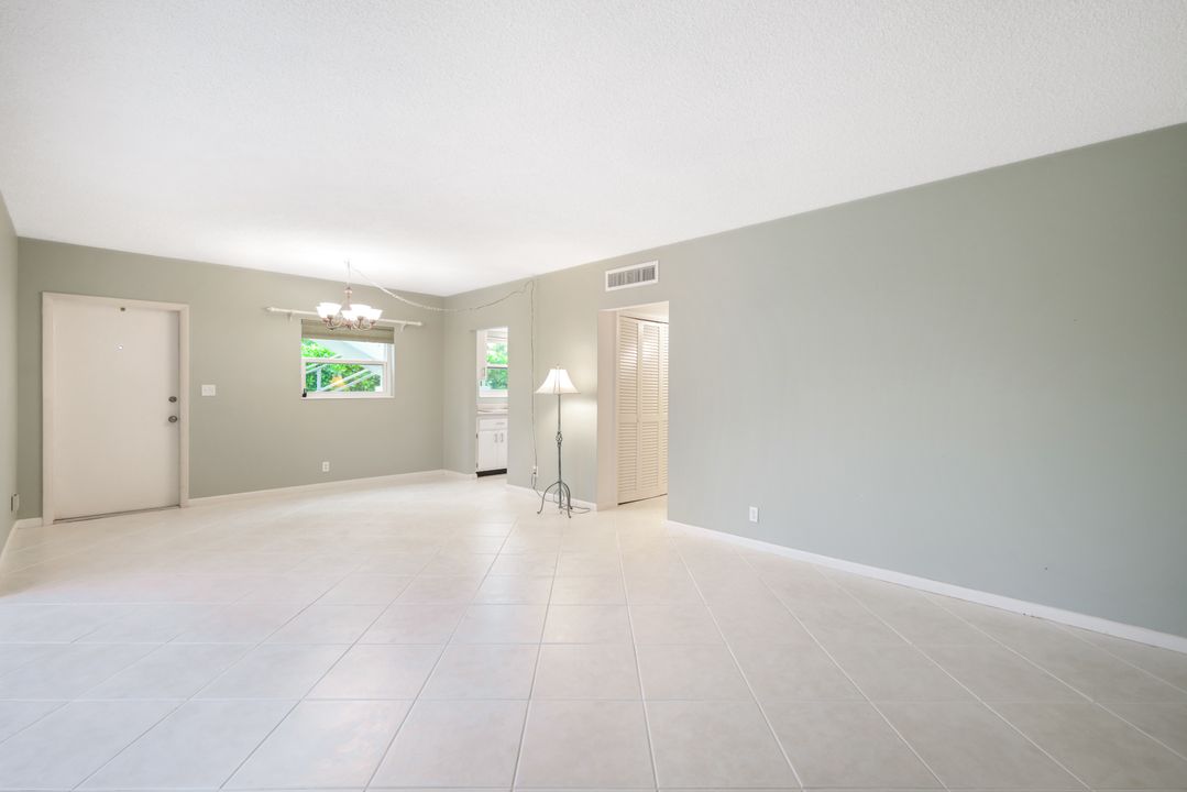744 Wedge Dr  #27, Naples, FL 34103
