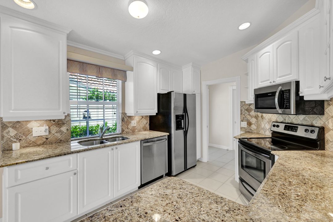 3142 Andorra Ct, Naples, FL 34109