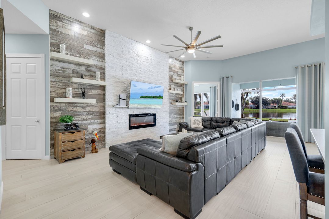 4338 Queen Elizabeth Way, Naples, FL 34119