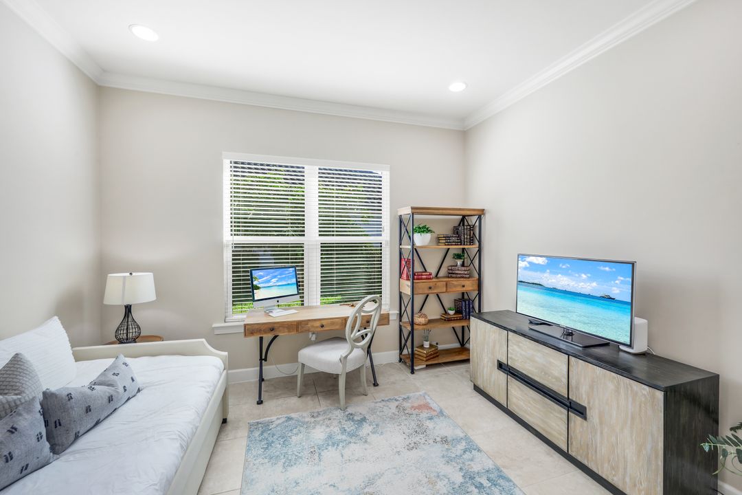 9539 Campanile Cir, Naples, FL 34114