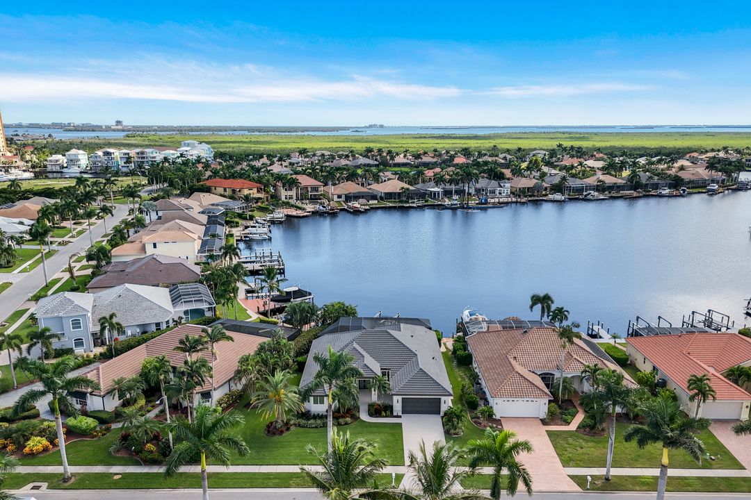 1812 Lagoon Ln, Cape Coral, FL 33914