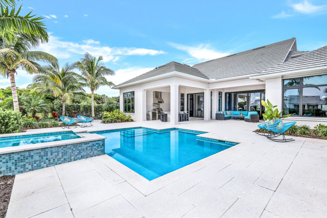 16724 Enclave Cir, Naples, FL 34110