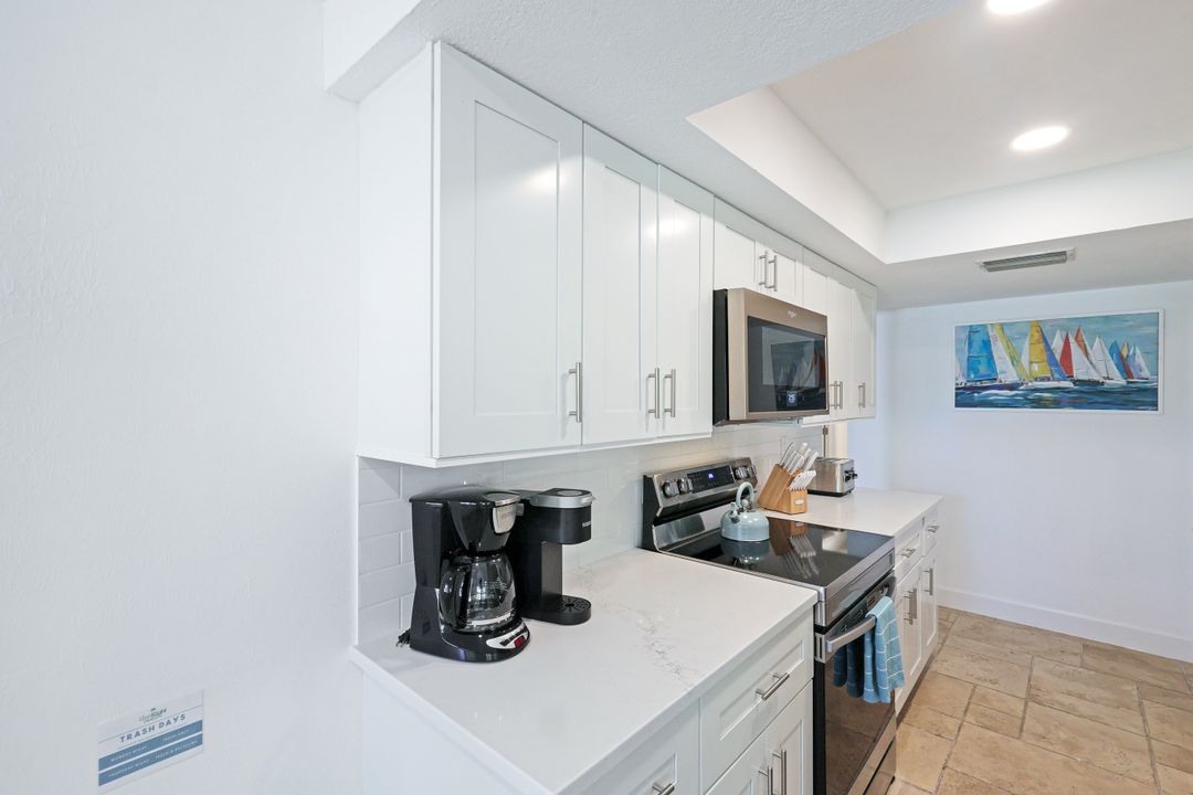 522 94th Ave N, Naples, FL 34108