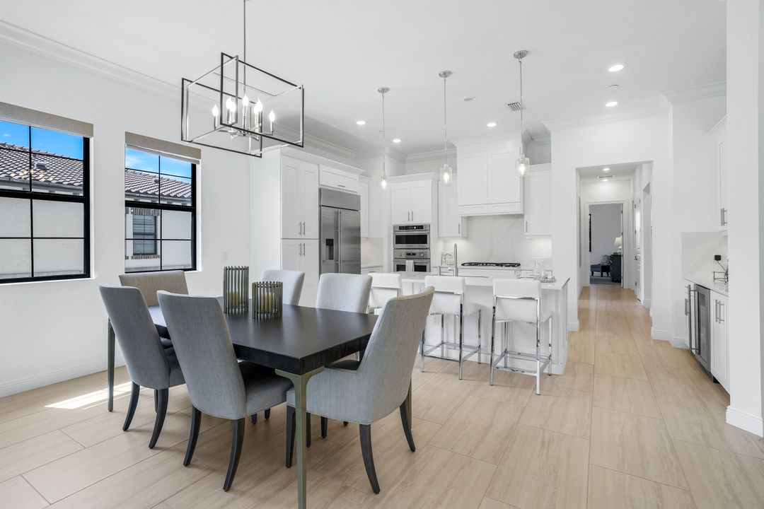 16374 Viansa Wy #302, Naples, FL 34110