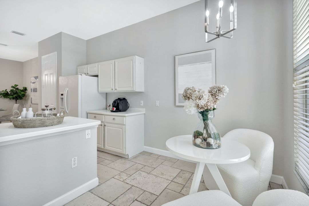 6119 Manchester Pl, Naples, FL 34110