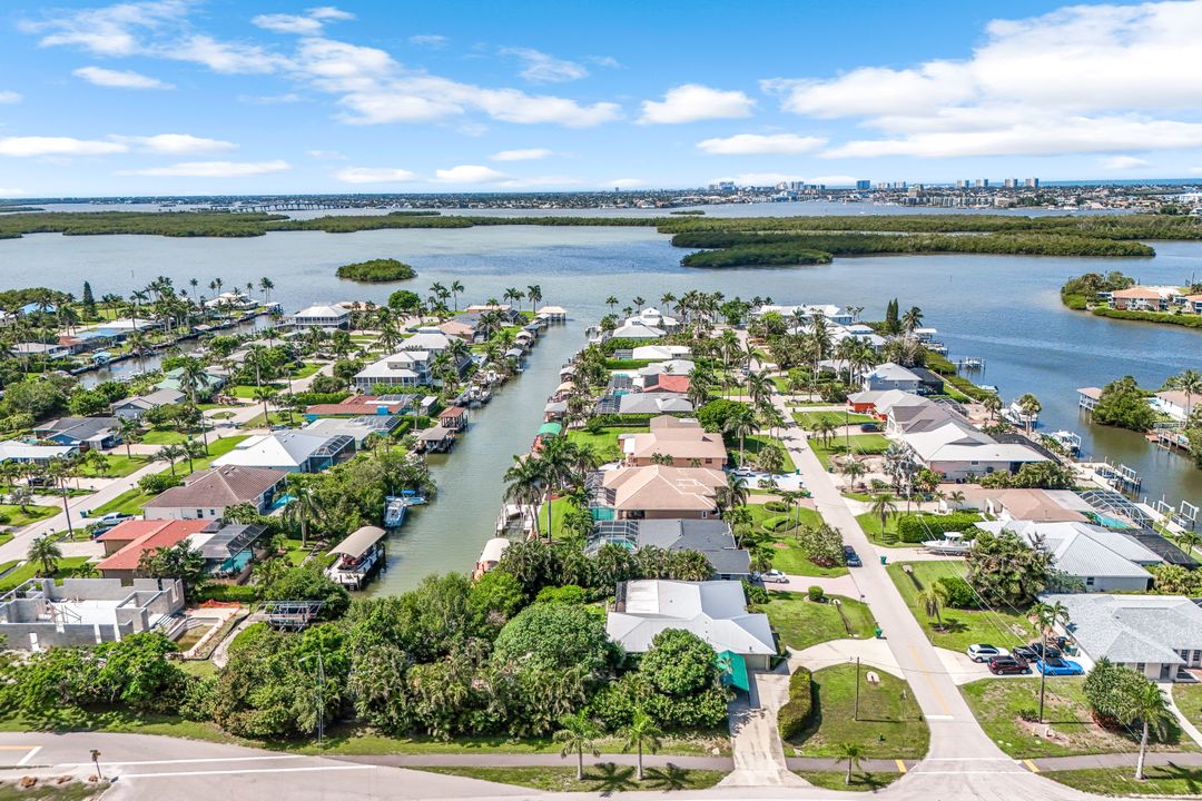 401 Panay Ave, Naples, FL 34113