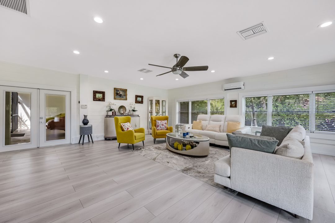 2061 Santa Barbara Blvd, Naples, FL 34116