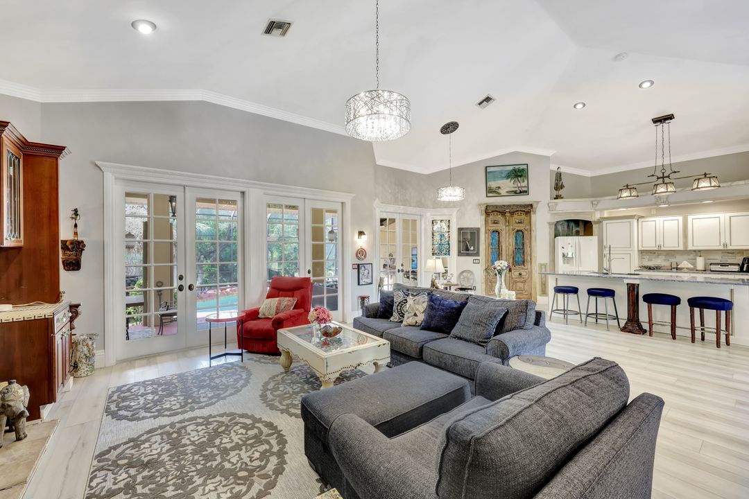 1904 Bethany Pl, Naples, FL 34109