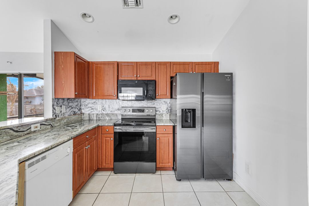 2917 4th St SW, Lehigh Acres, FL 33976