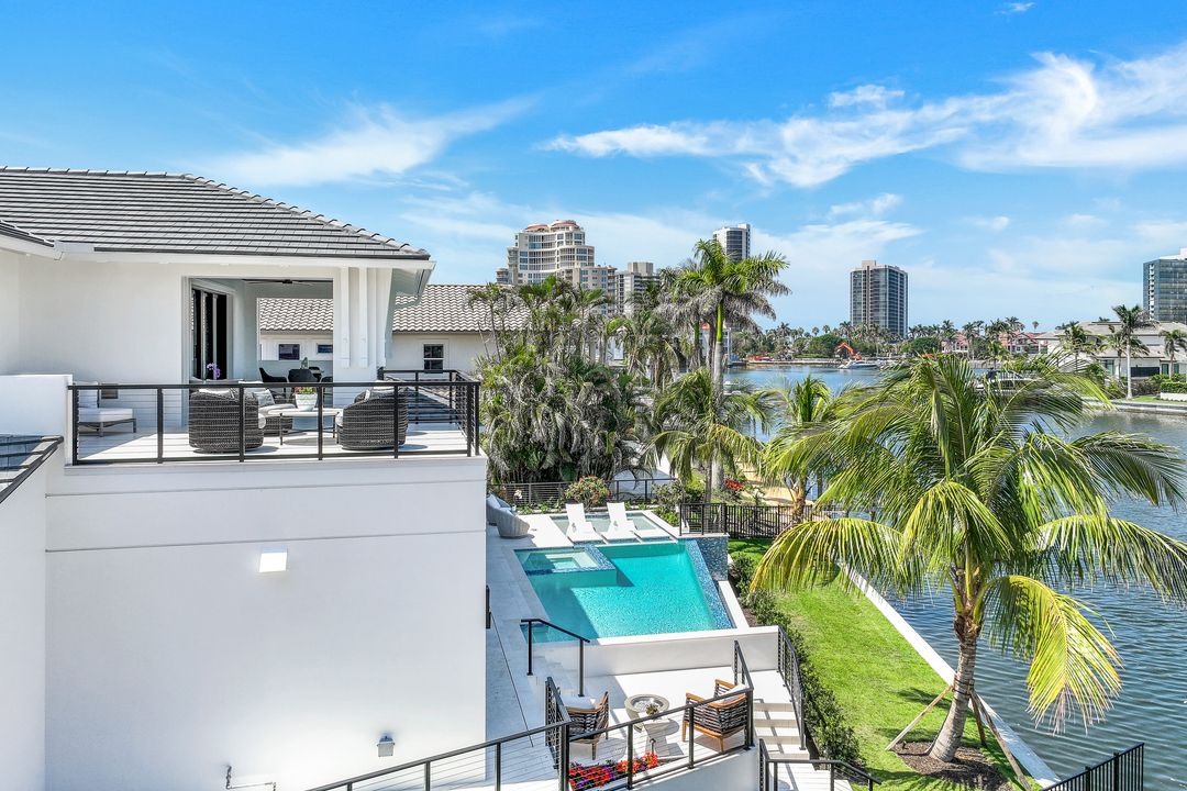 403 Neapolitan Way, Naples, FL 34103