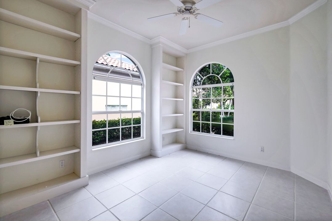 5304 Hawkesbury Way, Naples, FL 34119