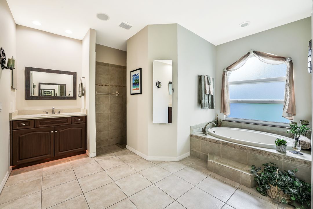 9889 Clear Lake Cir, Naples, FL 34109