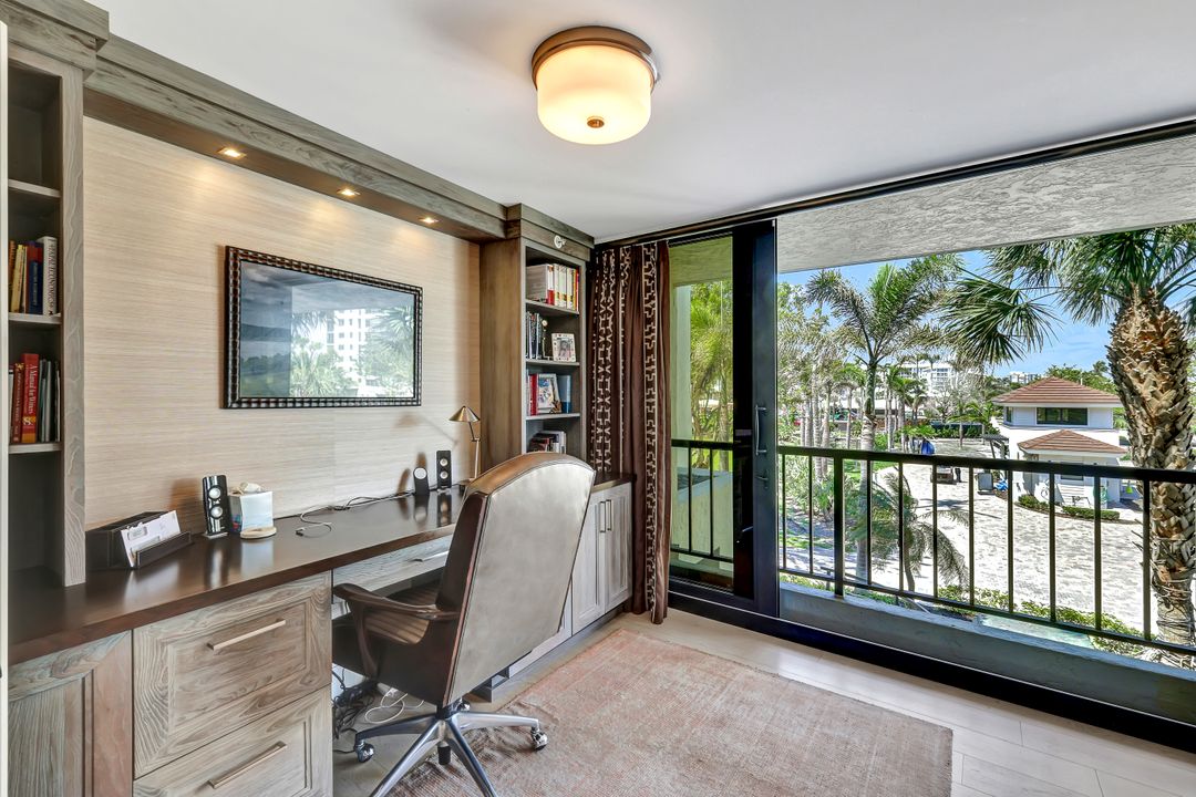 2302 Gulf Shore Blvd N, Naples, FL 34103