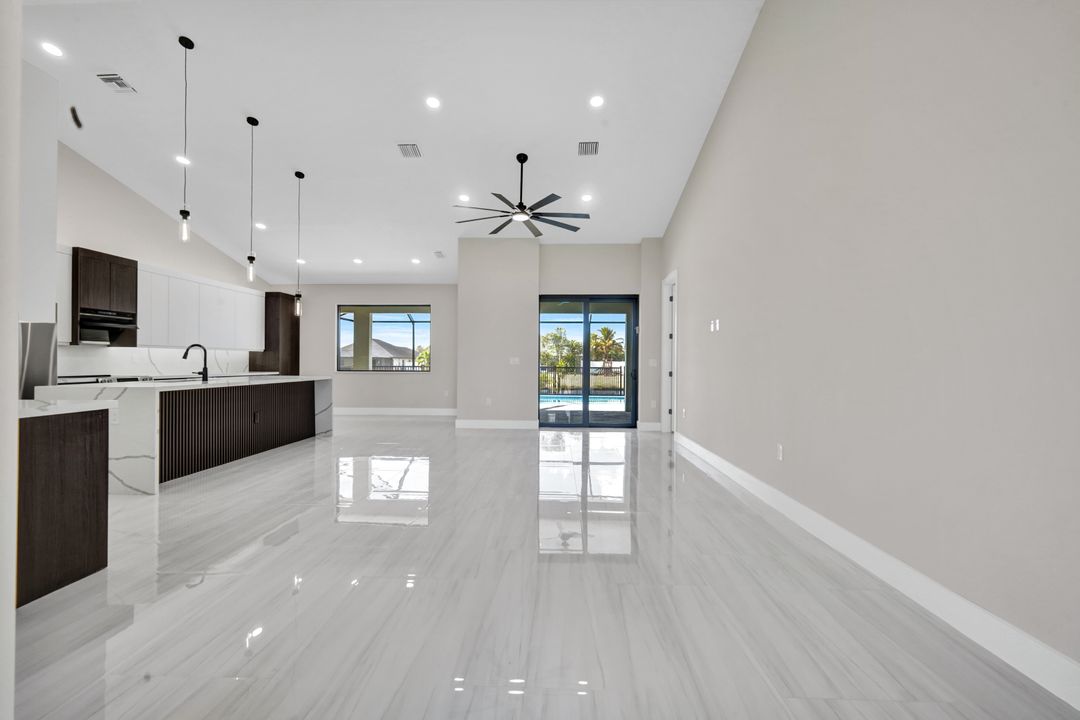 3210 SW 11th Pl, Cape Coral, FL 33914