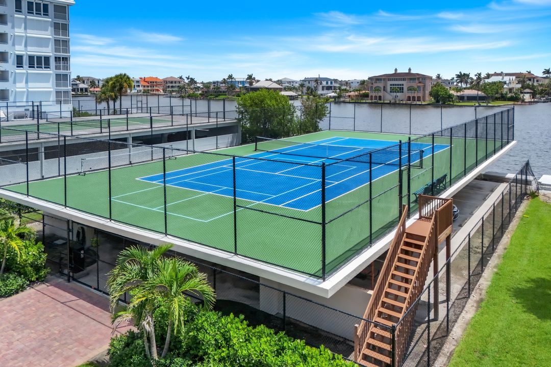 9715 Gulf Shore Dr #702, Naples, FL 34108