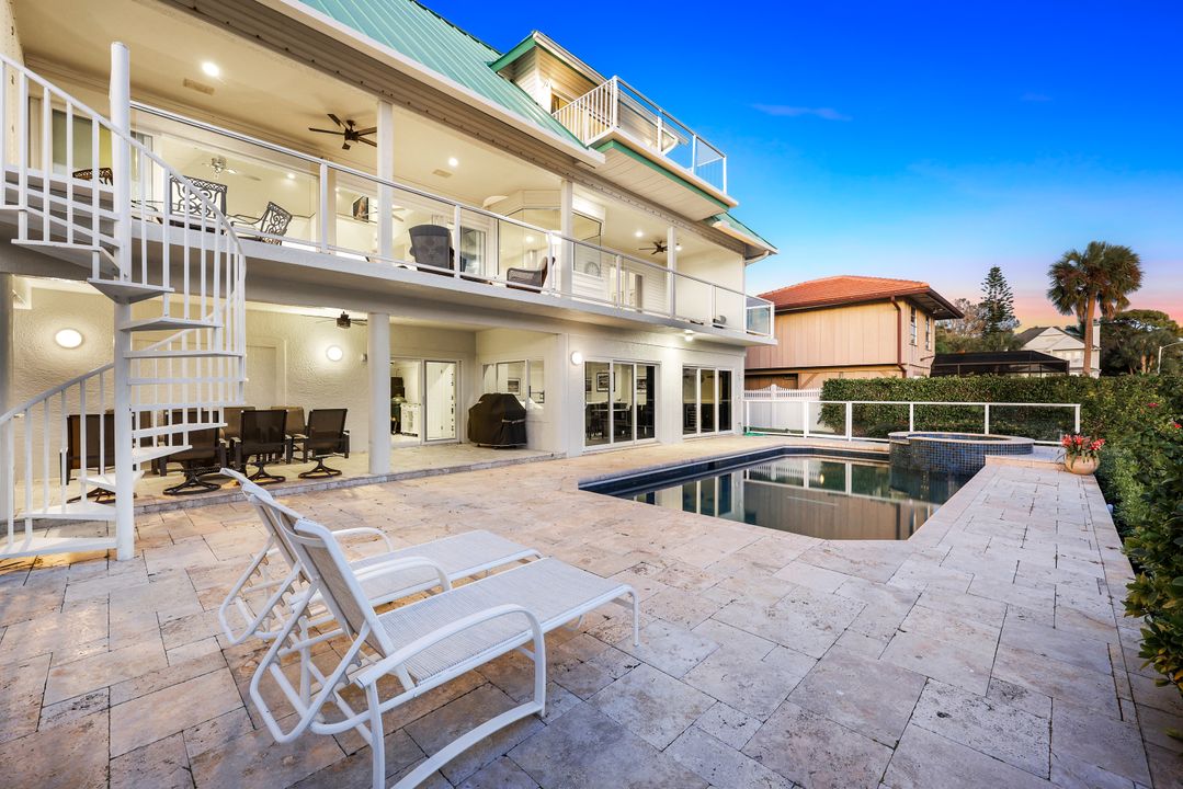 464 Oak Ave, Naples, FL 34108