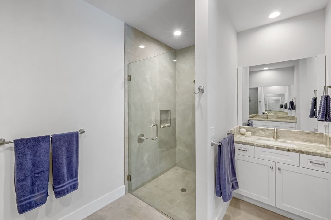 605 107th Ave N, Naples, FL 34108