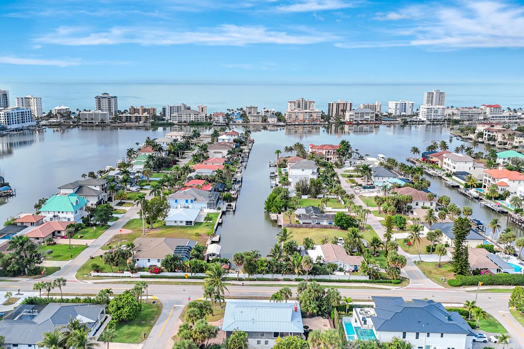 9500 Vanderbilt Dr, Naples, FL 34108