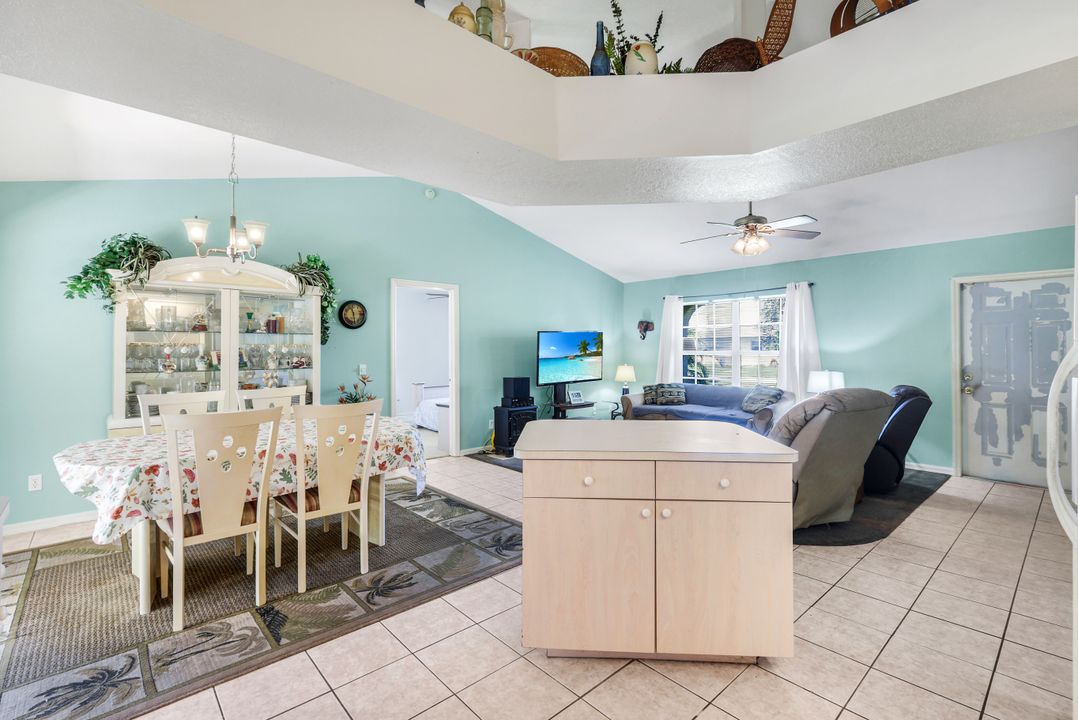 1015 SE 4th Pl, Cape Coral, FL 33990