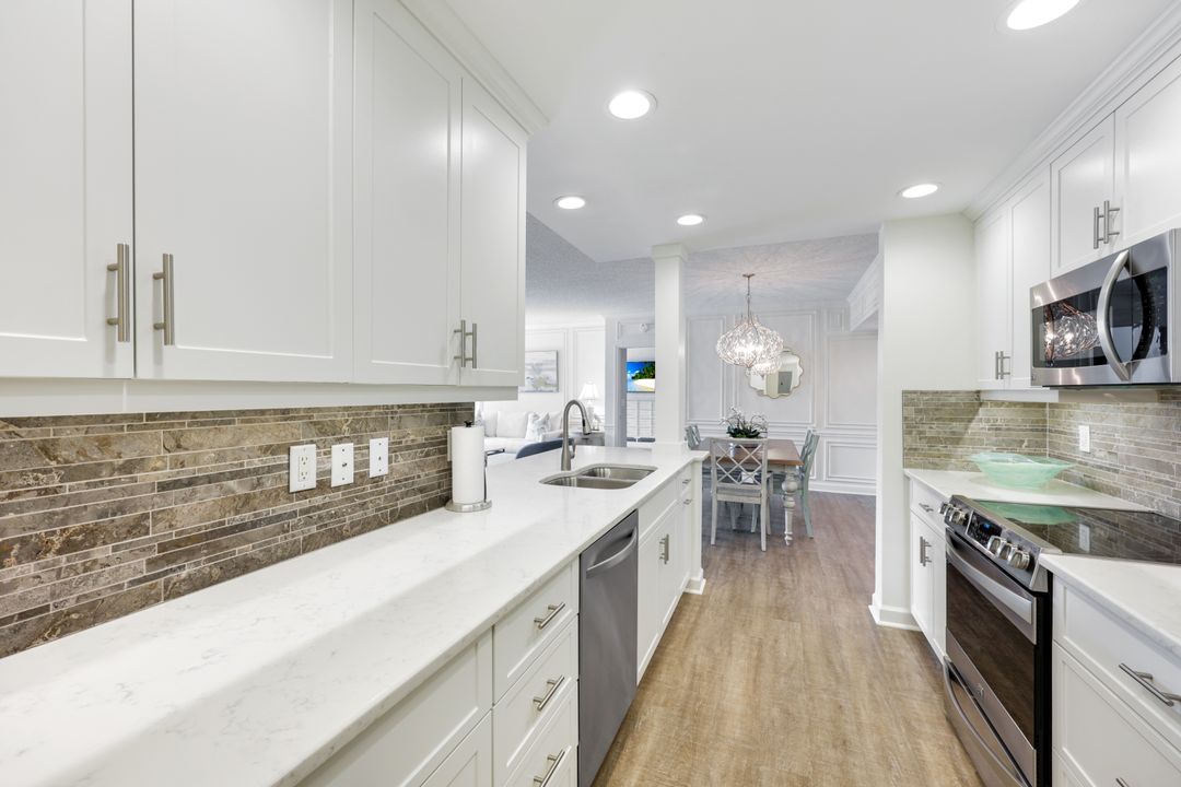 797 Willowbrook Dr #203, Naples, FL 34108