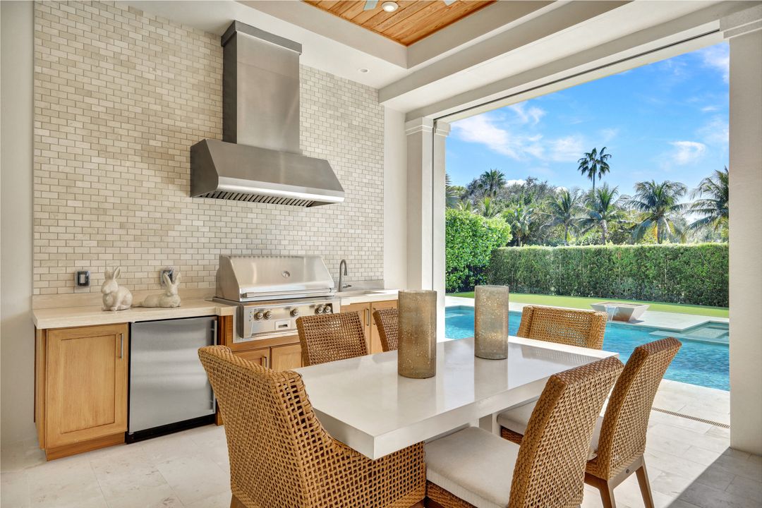 6892 Leeward Wy, Naples, FL 34109