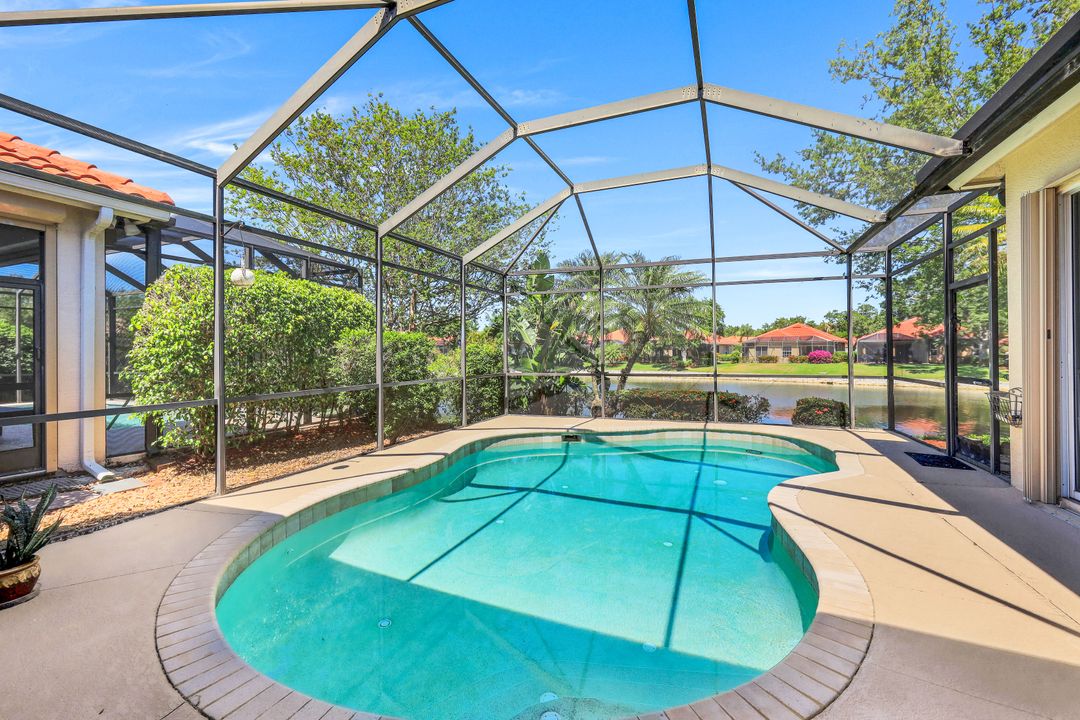 939 Fountain Run, Naples, FL 34119
