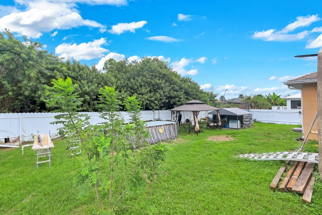 438 Willowbrook Dr, Lehigh Acres, FL 33972