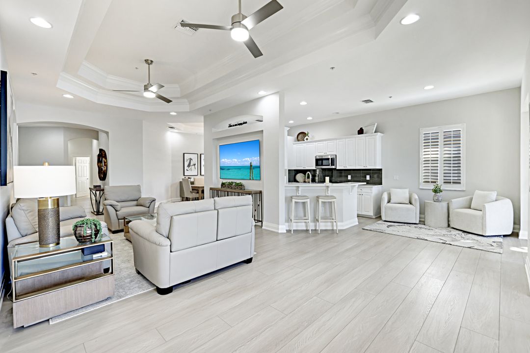 8755 Coastline Ct #201, Naples, FL 34120