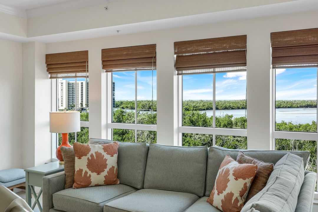 295 Grande Way #304, Naples, FL 34110