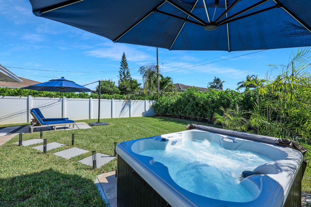 532 103rd Ave N, Naples, FL 34108