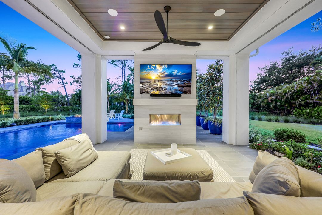 493 Carica Rd, Naples, FL 34108